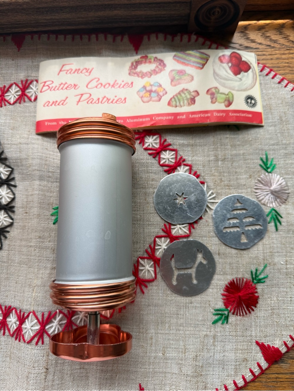 New Vintage Mirro Cookie Press